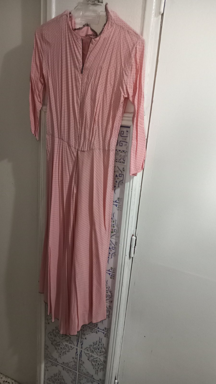 Robe rose penctiforme